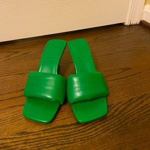 Kelly green sandals with kitten heel